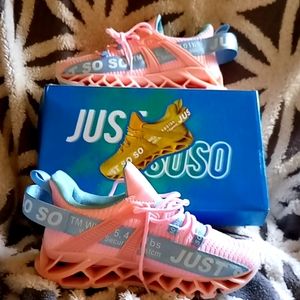 NIB women's Pink & Blue Just SoSo size 5.5 never been worn